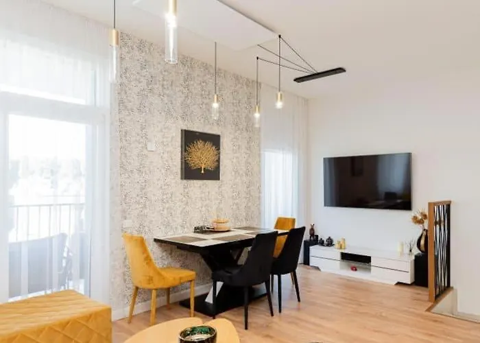 Black Gold Apartment *